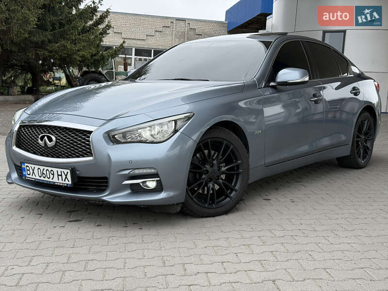 Седан Infiniti Q50 2014 в 