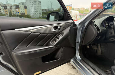 Седан Infiniti Q50 2014 в 