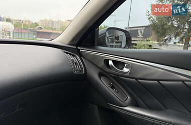 Седан Infiniti Q50 2014 в 