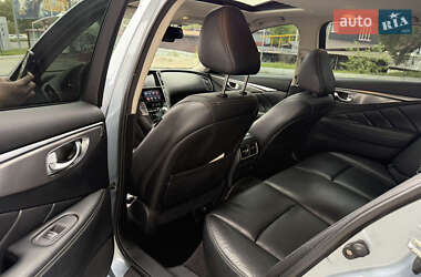 Седан Infiniti Q50 2014 в 