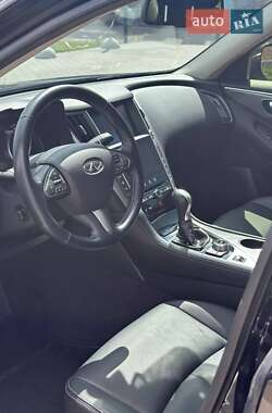 Седан Infiniti Q50 2014 в 