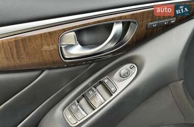 Седан Infiniti Q50 2016 в 