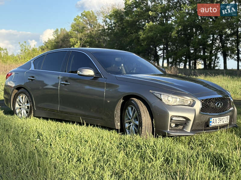 Седан Infiniti Q50 2013 в 