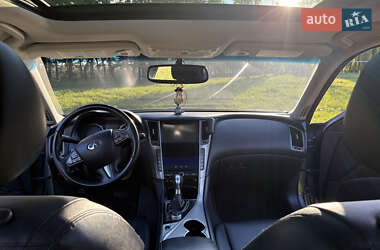 Седан Infiniti Q50 2013 в 