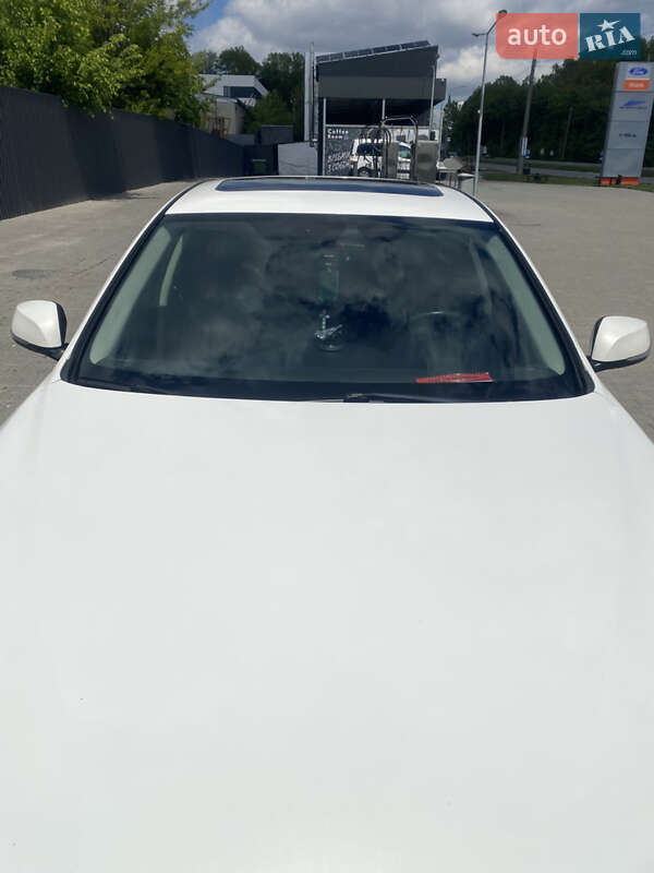 Седан Infiniti Q50 2013 в Тернополі