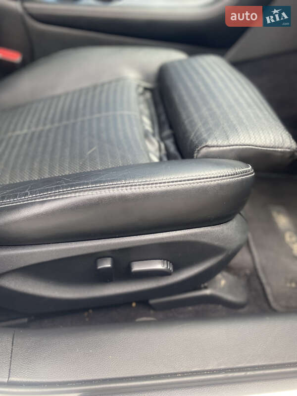 Седан Infiniti Q50 2013 в Тернополі