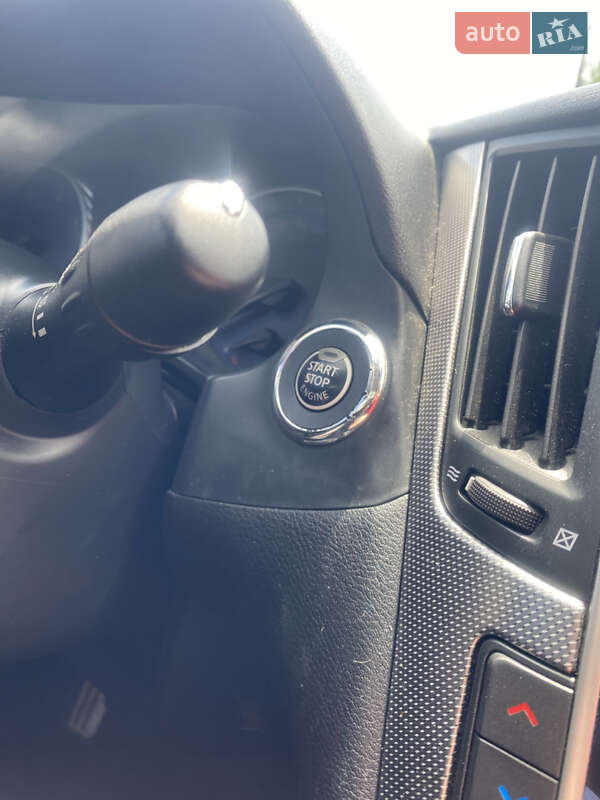 Седан Infiniti Q50 2013 в Тернополі