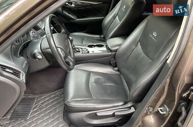 Седан Infiniti Q50 2014 в 