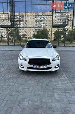 Седан Infiniti Q50 2015 в Днепре