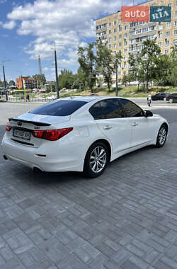 Седан Infiniti Q50 2015 в 