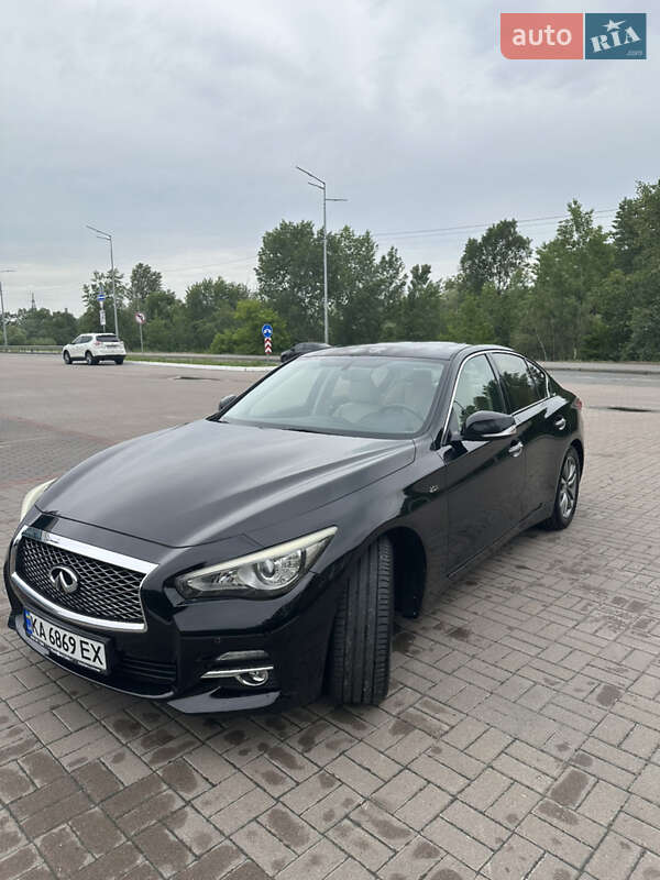 Седан Infiniti Q50 2014 в 