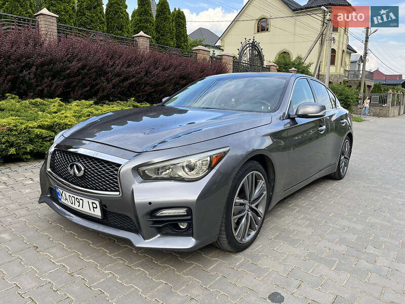 Седан Infiniti Q50 2013 в Черновцах