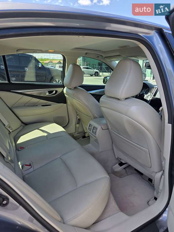 Седан Infiniti Q50 2015 в Івано-Франківську