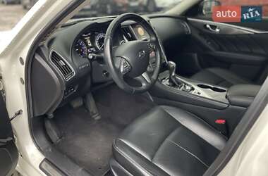 Седан Infiniti Q50 2016 в 
