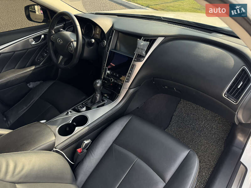 Седан Infiniti Q50 2015 в Одесі