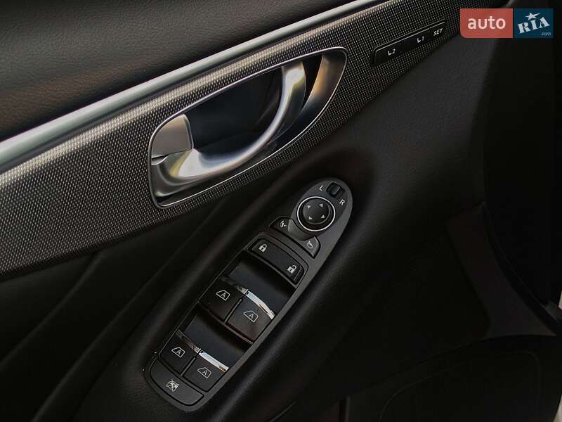 Седан Infiniti Q50 2015 в Киеве