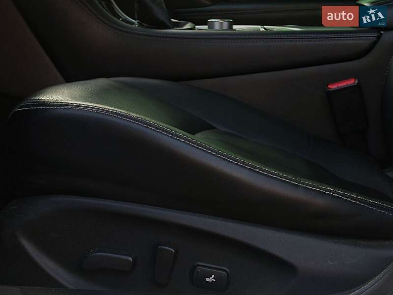 Седан Infiniti Q50 2015 в Киеве
