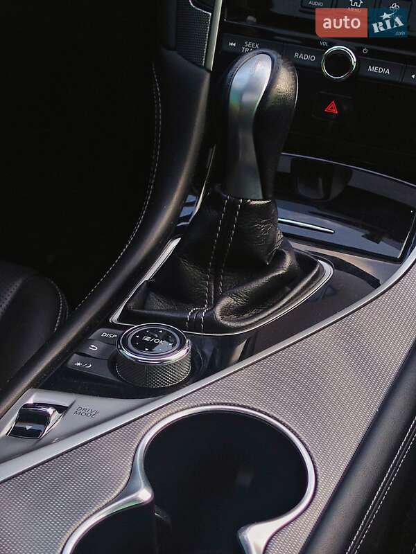 Седан Infiniti Q50 2015 в Киеве