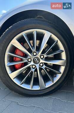 Седан Infiniti Q50 2018 в Киеве