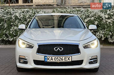 Седан Infiniti Q50 2015 в 