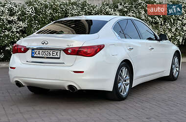 Седан Infiniti Q50 2015 в 