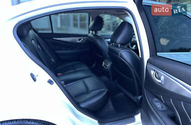 Седан Infiniti Q50 2015 в 
