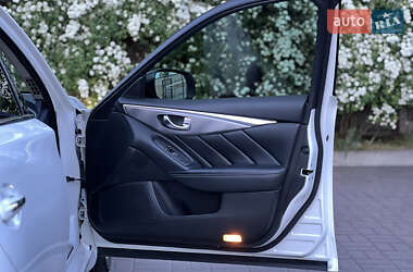 Седан Infiniti Q50 2015 в 