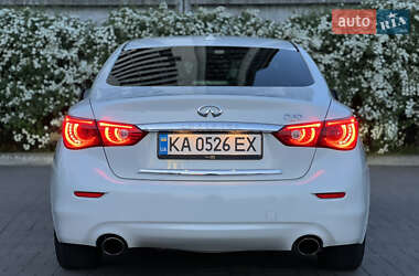 Седан Infiniti Q50 2015 в 