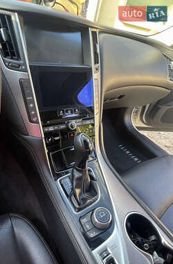 Седан Infiniti Q50 2015 в 