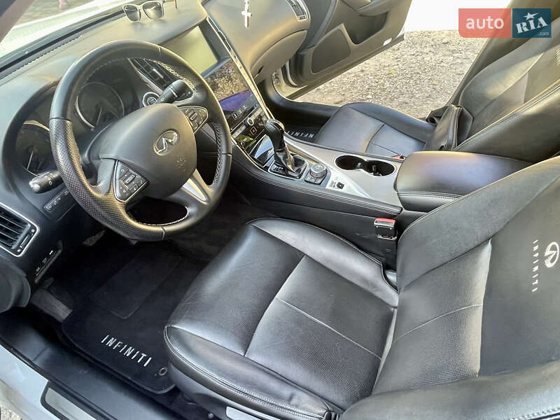Седан Infiniti Q50 2015 в Близнюках