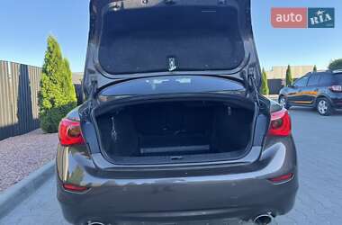 Седан Infiniti Q50 2015 в 