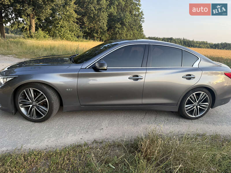 Седан Infiniti Q50 2015 в Киеве