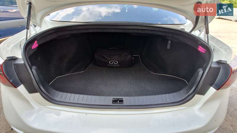 Седан Infiniti Q50 2016 в Одессе