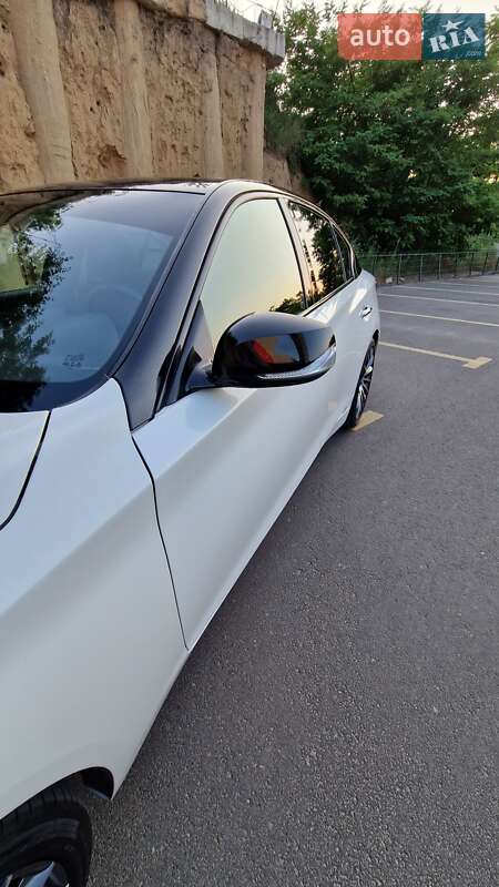 Седан Infiniti Q50 2016 в Одессе