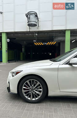 Седан Infiniti Q50 2017 в 