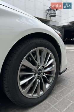 Седан Infiniti Q50 2017 в 