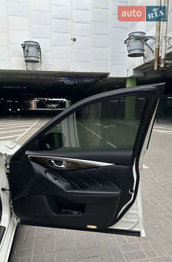 Седан Infiniti Q50 2017 в 