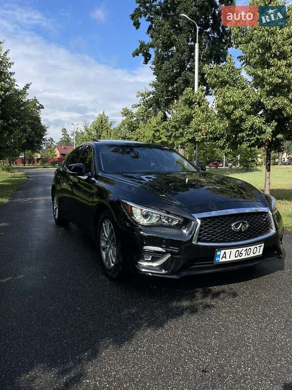Седан Infiniti Q50 2013 в Ирпене