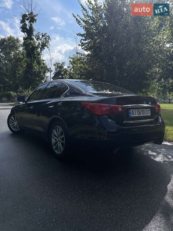 Седан Infiniti Q50 2013 в Ирпене