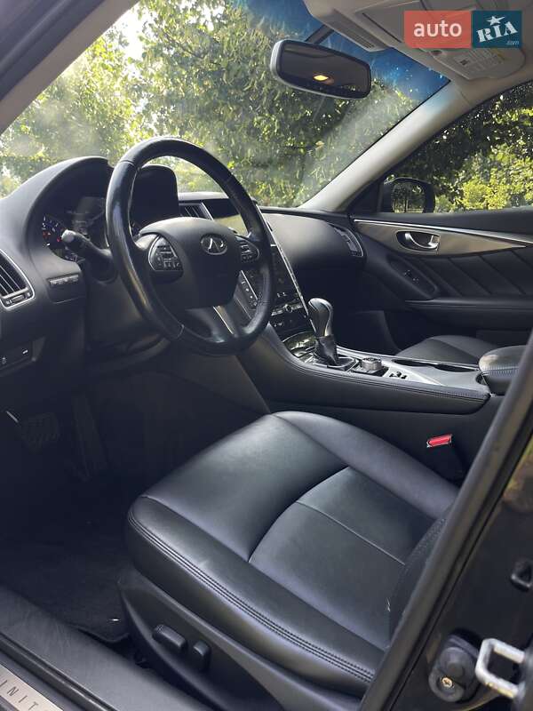 Седан Infiniti Q50 2013 в Ирпене