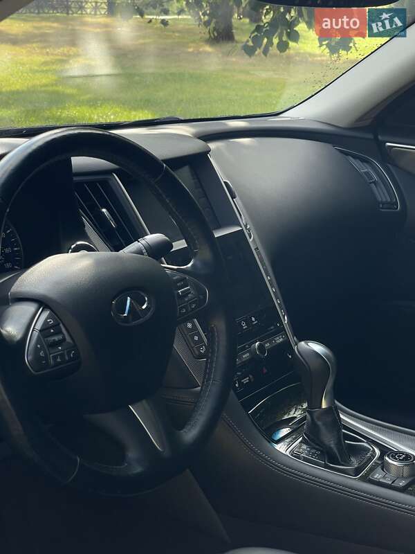 Седан Infiniti Q50 2013 в Ирпене