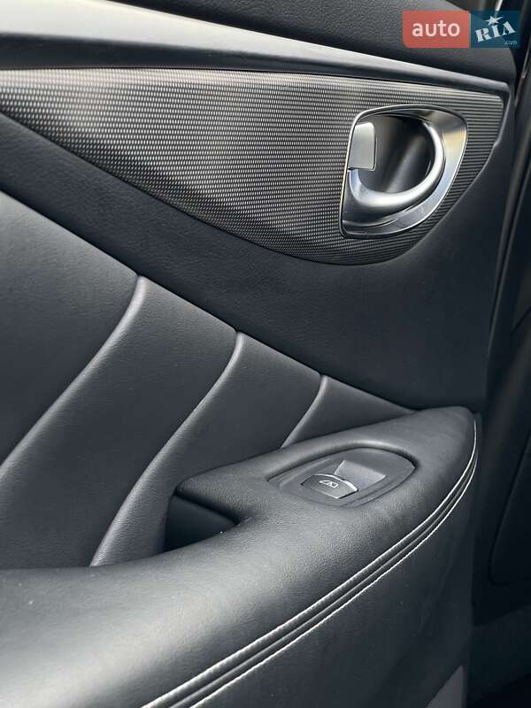 Седан Infiniti Q50 2013 в Ирпене