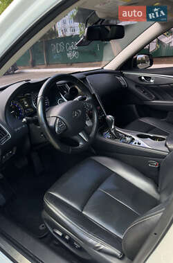 Седан Infiniti Q50 2014 в 