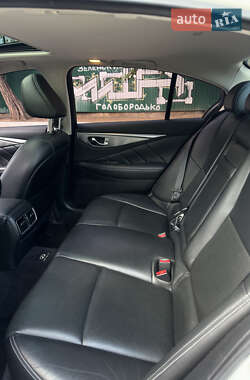 Седан Infiniti Q50 2014 в 