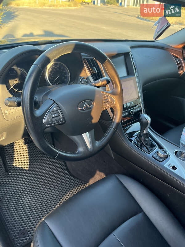 Седан Infiniti Q50 2015 в Миколаєві