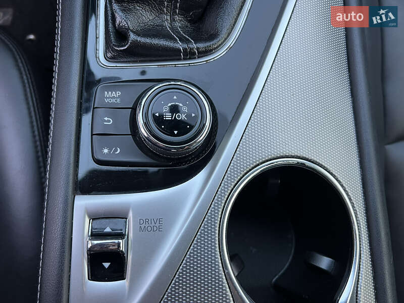 Седан Infiniti Q50 2015 в Києві