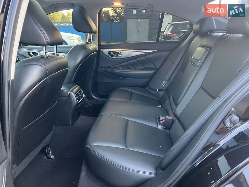 Седан Infiniti Q50 2015 в Києві