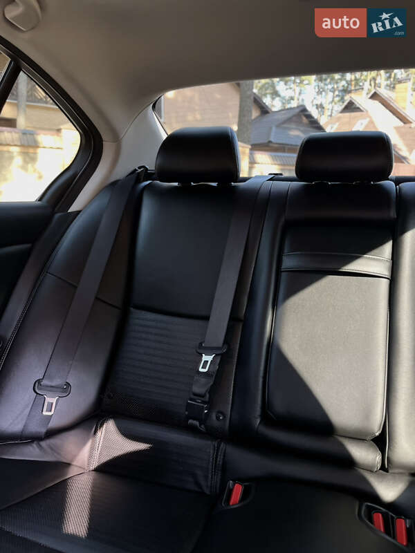 Седан Infiniti Q50 2017 в Чернигове