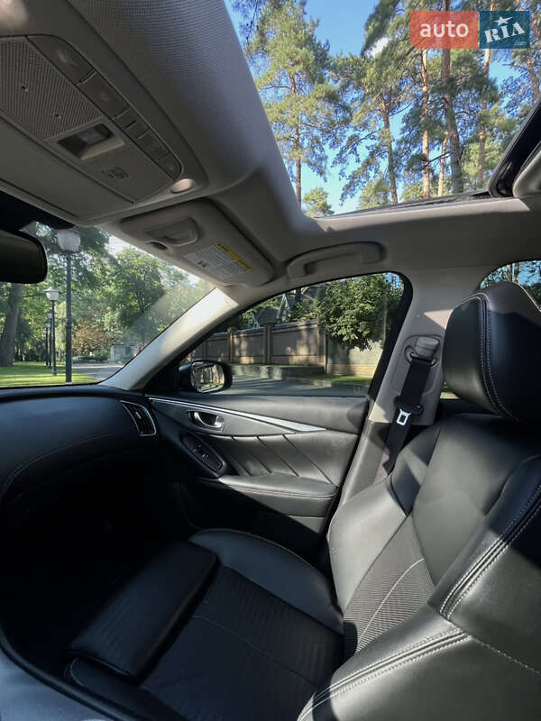 Седан Infiniti Q50 2017 в Чернигове