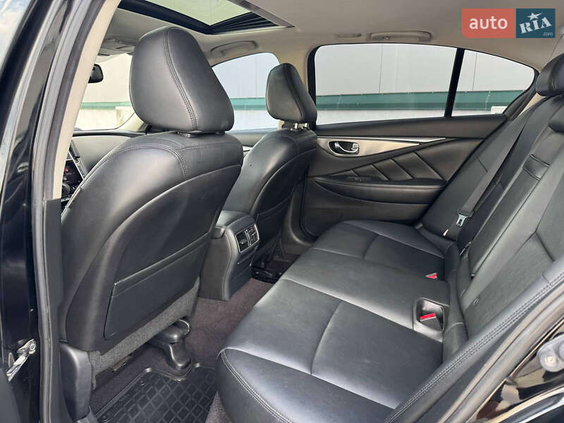 Седан Infiniti Q50 2016 в Вінниці